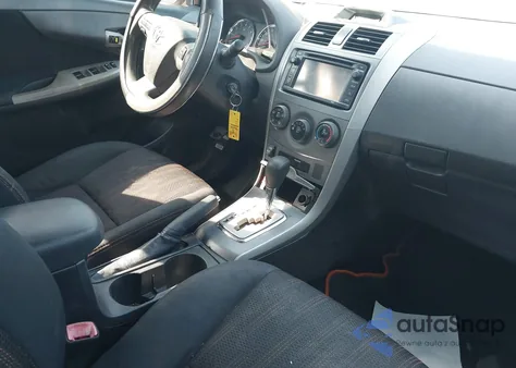 2013 Toyota Corolla S Special Edition z USA, uszkodzony, nr VIN 2T1BU4EE0DC085541